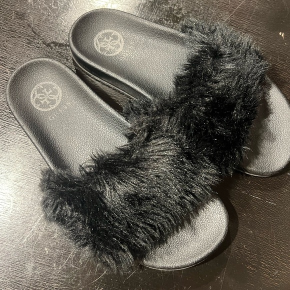 Black Fur Slides - Picture 3 of 3